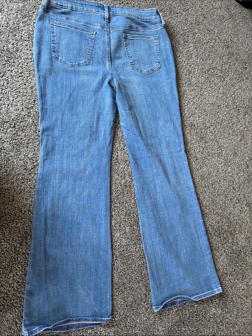 Chico's women’s jeans size 8p - Picture 3 of 3